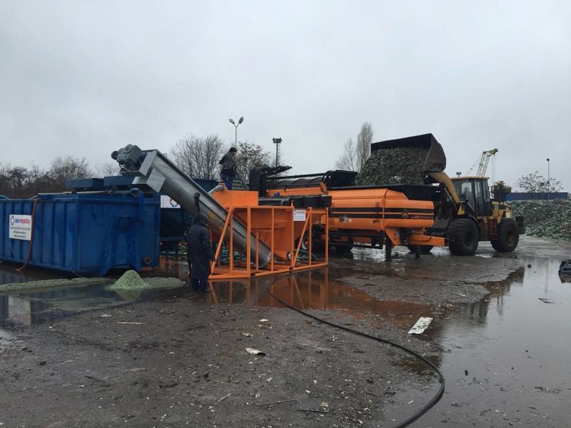 Pre-Treatment Gravity Separator With Screw Conveyor